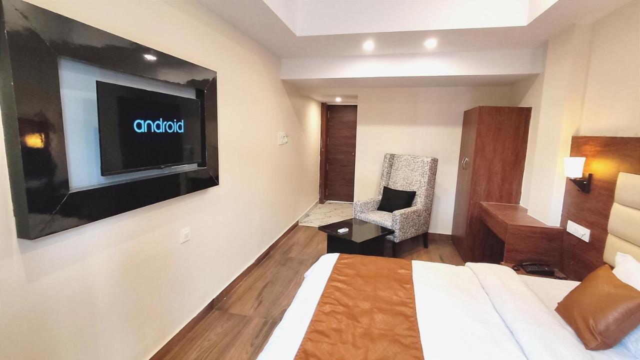 Hotel Blueark Lucknow Eksteriør bilde