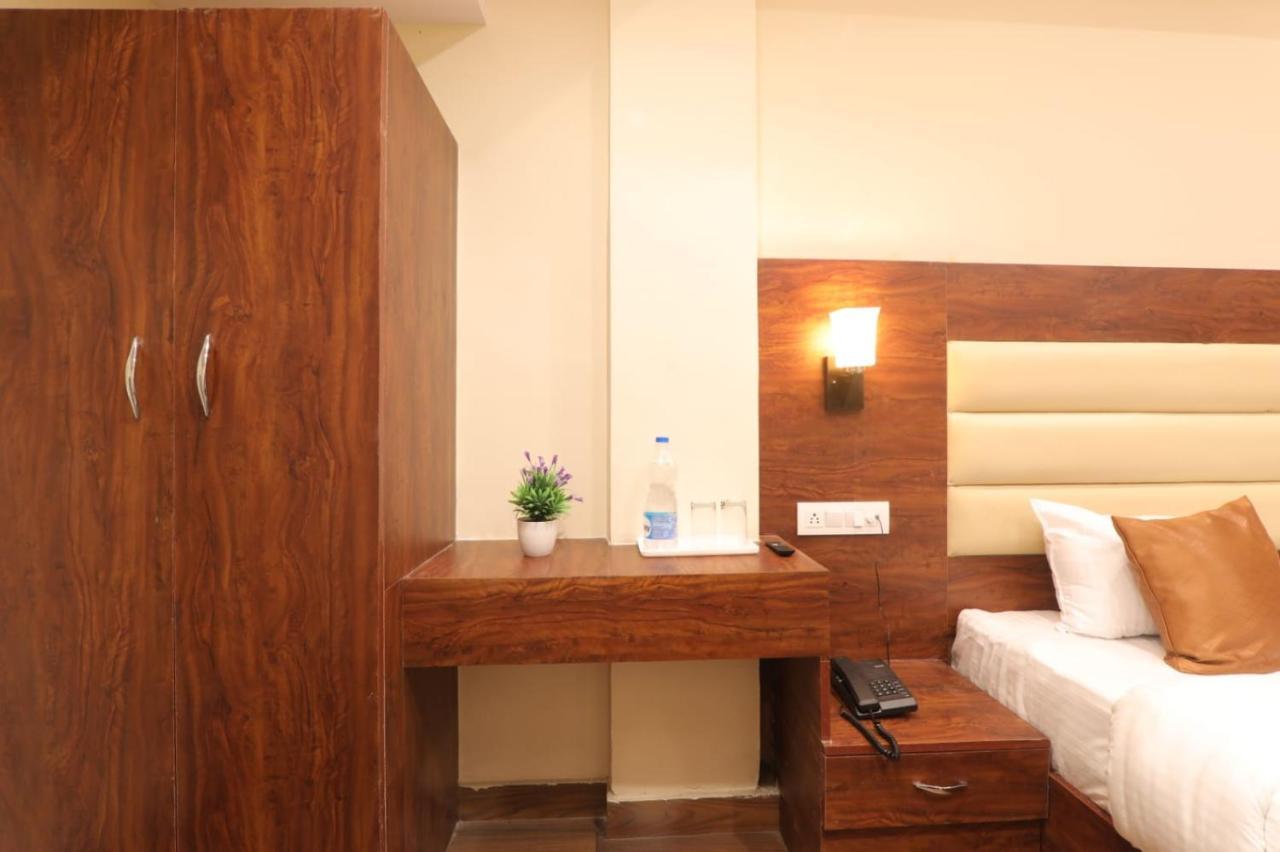 Hotel Blueark Lucknow Eksteriør bilde